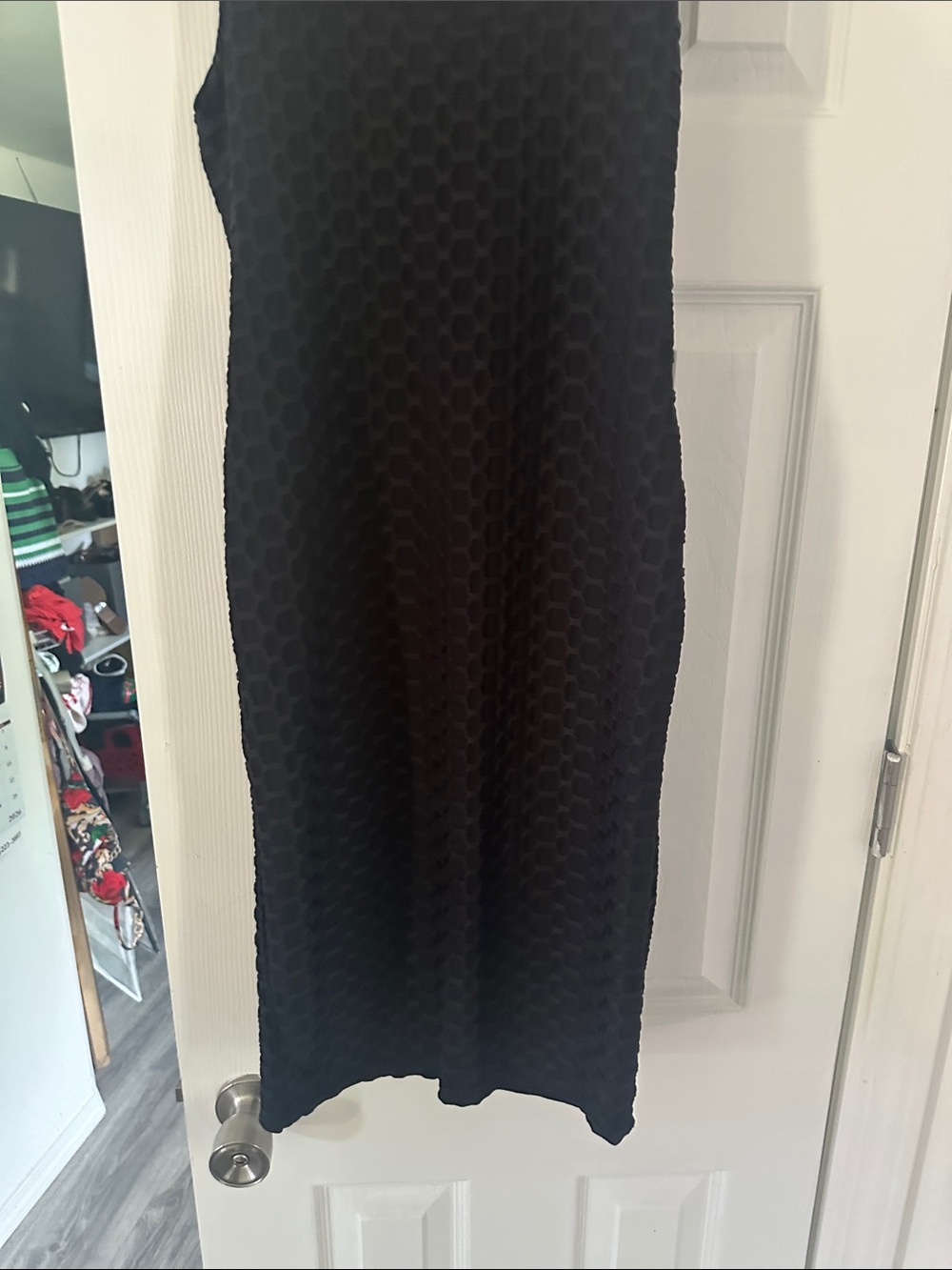 Sleeveless Black Textured Midi Dress - Picture 4 of 6